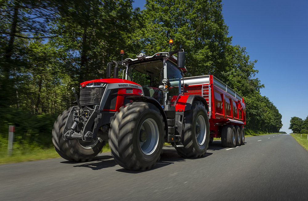 Massey Ferguson, la marca mundial de AGCO se complace en anunciar que el MF 8S.265 Dyna E-Power Exclusive es el ganador del Tractor Of The Year 2021. 