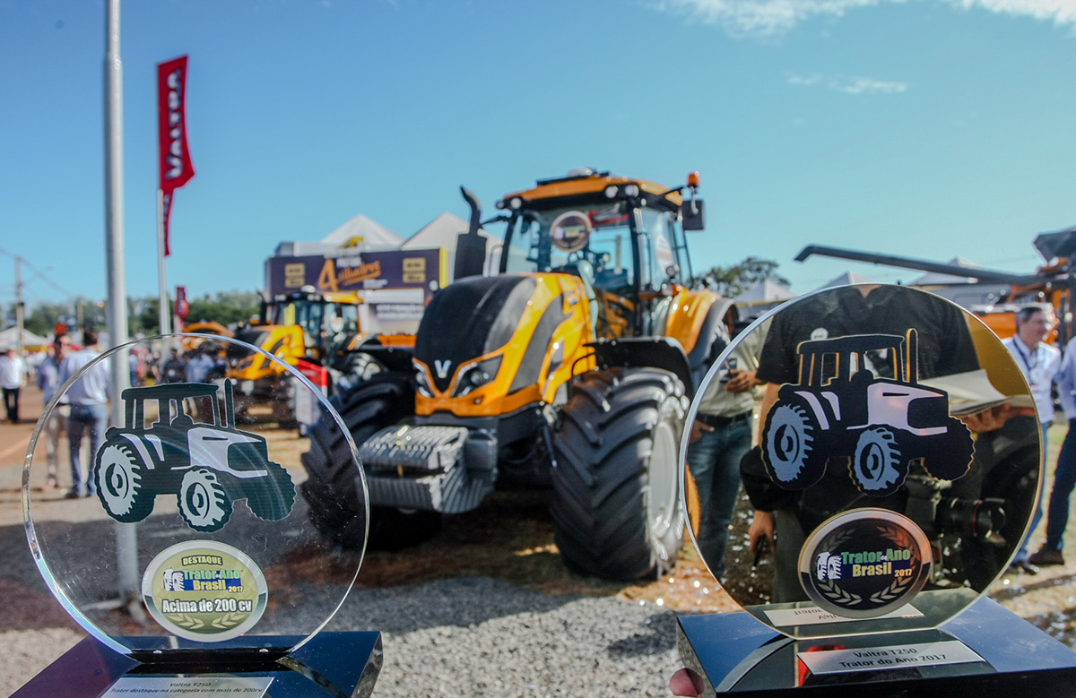 VALTRA Y MASSEY FERGUSON SON PREMIADOS EN AGRISHOW 2017